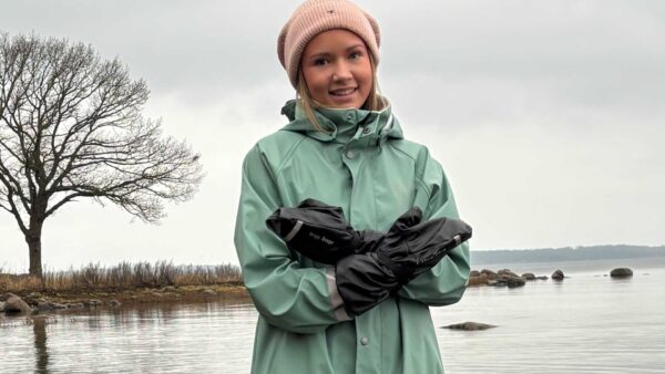 Lined mittens for active children and teenagers