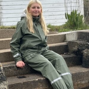 Reinforced lined rain set.